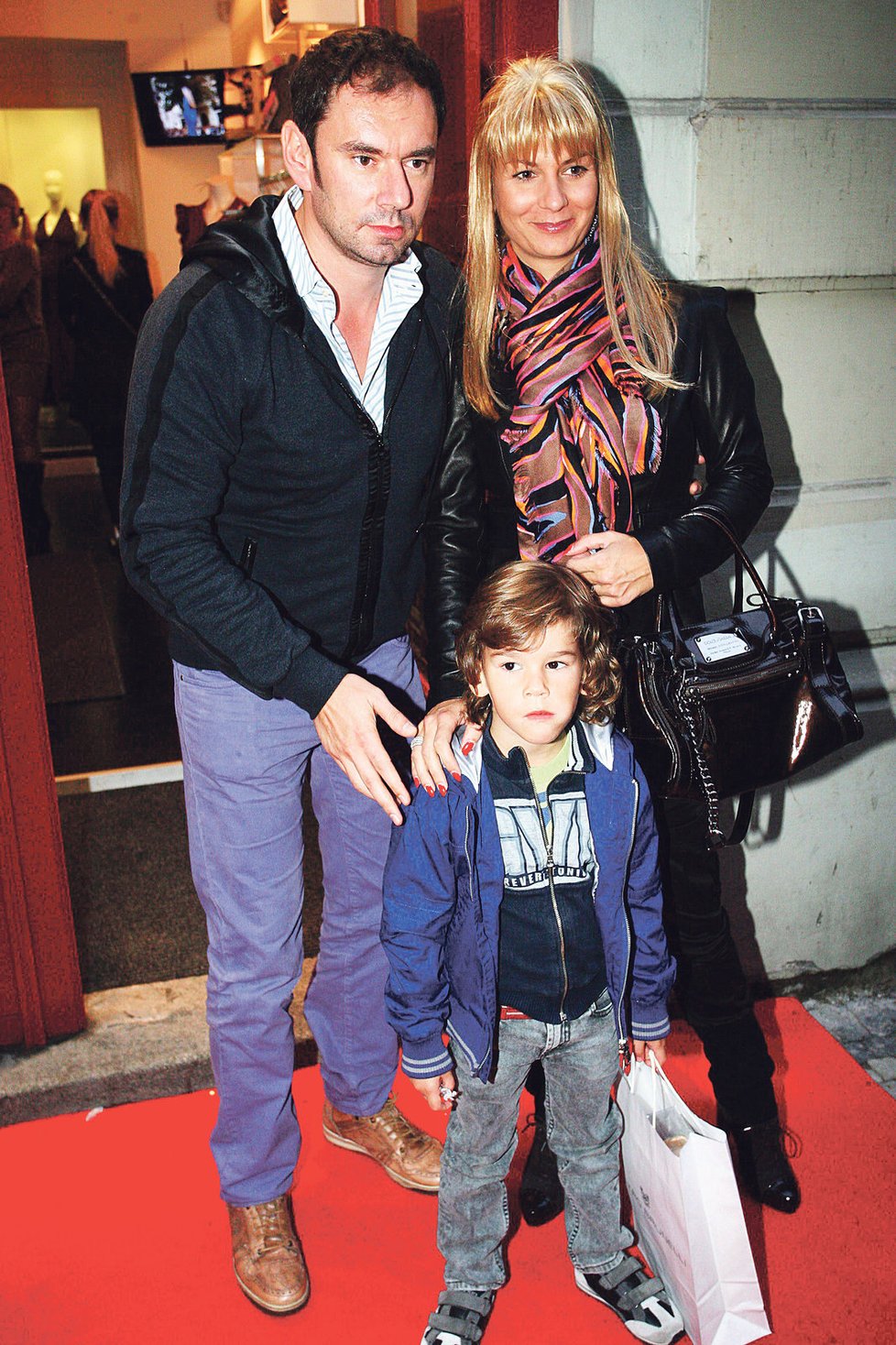 Emanuele se ženou Janou a se synem.