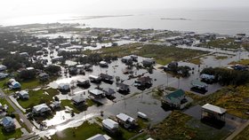 V USA si už hurikán vyžádal 7 obětí, oblasti, kde tajfun řádil jsou zatopené