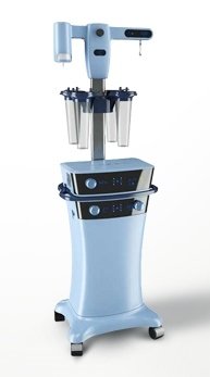 Unikátní přístroj Vaser Lipo umožňuje modelovat problémové partie ve vrstvách, kdy je celý proces monitorován pod ultrazvukem. Nedochází tak k nadměrnému potrhání tkání, krvácení a otokům po operaci.