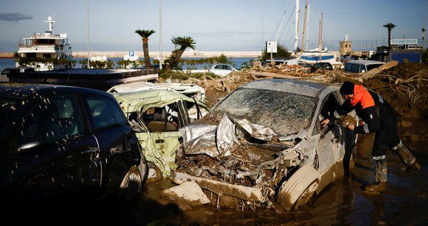 Sesuv půdy v dovolenkovém ráji má 11 obětí. Další sesuvy na Ischii nelze vyloučit, varují úřady