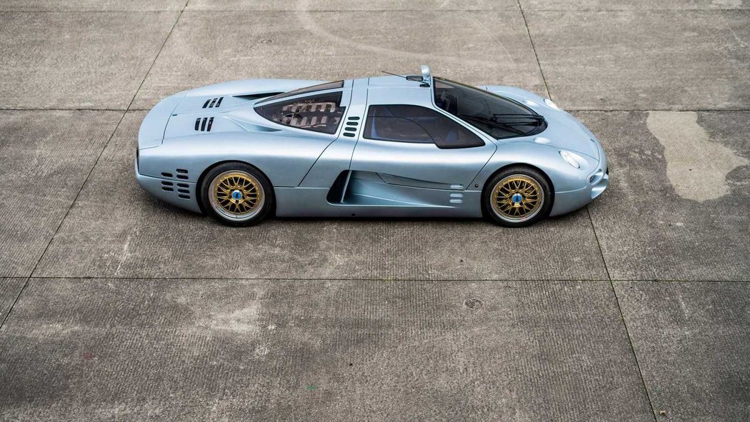 Isdera Commendatore 112i