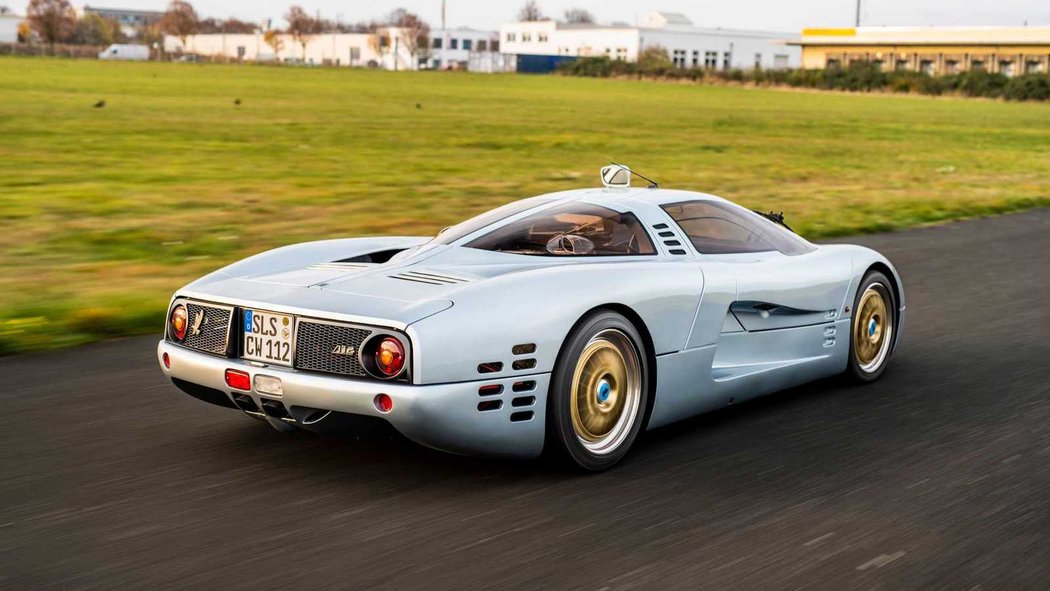 Isdera Commendatore 112i