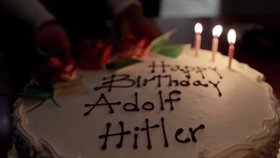 Narozeninový dort pro malého Adolfa Hitlera.