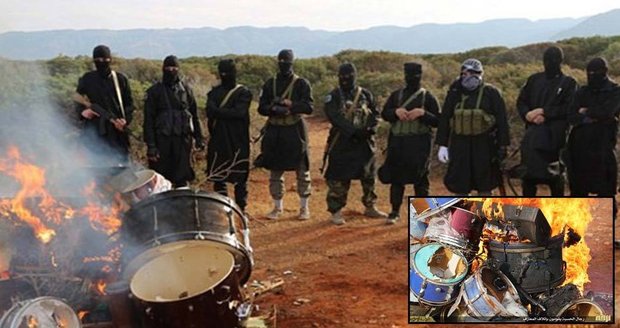 ISIS útočí už i na HUDBU?! Teroristé v poušti pálí bubny