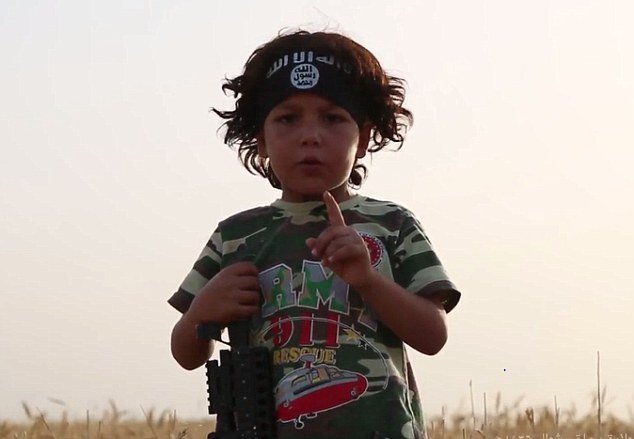 Zneužívání dětí v Islámském státu: Cvičili z nich malé džihádisty.