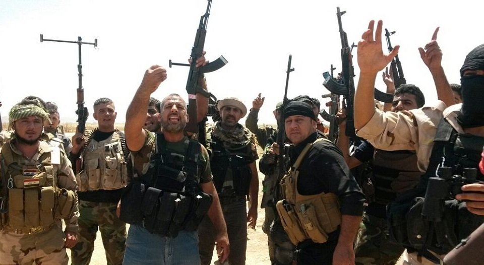 Kurdští vojáci a šíitští dobrovolníci bojují proti hnutí ISIS