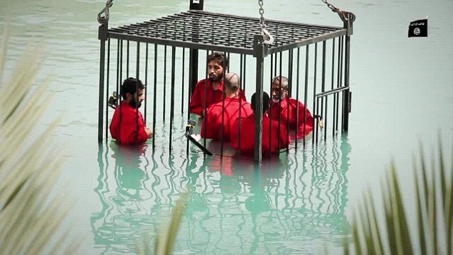 Další šokující poprava ISIS: Fanatici nechali vězně utopit.