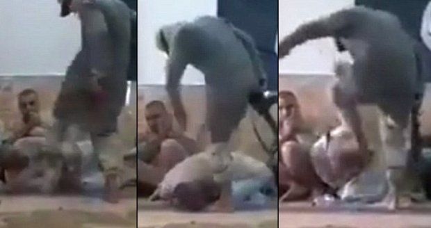 Kouřil jsi cigáro? Rozšlapu ti hlavu! ISIS na drsném videu trestá i ve vlastních řadách