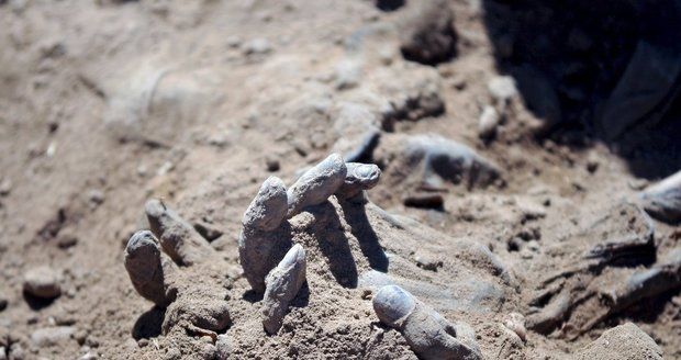 Otevřeli masové hroby ISIS. Varování: fotografie nejsou vhodné pro slabé povahy