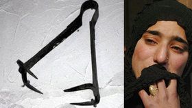 ISIS mučí ženy nástrojem zvaným kousač.