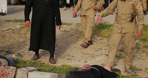 Teroristé poprvé usekli hlavu ženám! Obvinili je z čarodějnictví. (ilustrační foto)