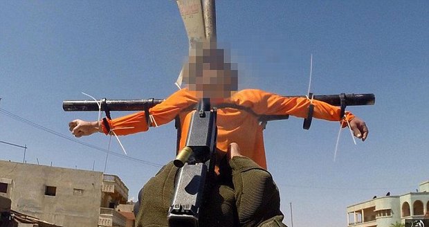 Nový zvrácený způsob poprav ISIS: Vraždy jako z videohry!