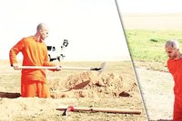 Než mu uřízli hlavu, musel si sám vykopat hrob! Krutost řezníků ISIS se stupňuje