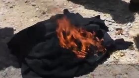 Konec ISIS: Ženy v Raqqa pálily burky