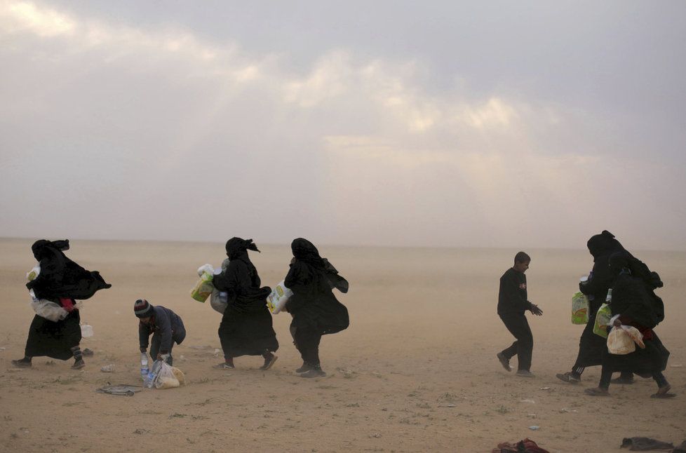 ISIS podle arabsko-kurdské koalice SDF drží rodiny jako živé štíty. Dobývání poslední bašty chalífátu se chýlí ke konci, (19.03.2019).