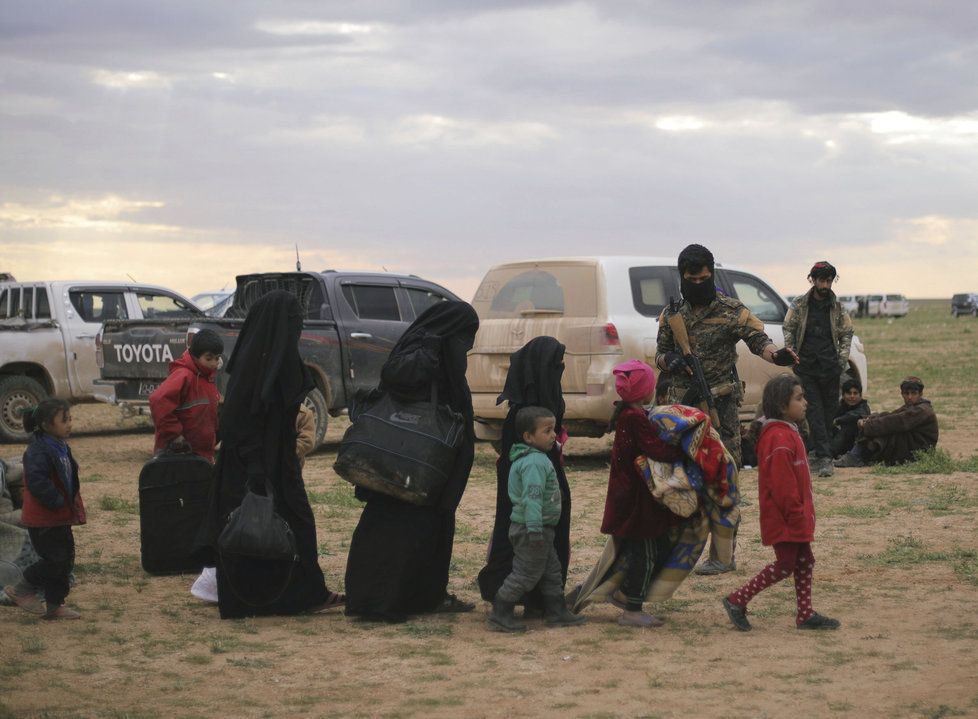 V syrských táborech jsou desítky tisíc lidí, mezi nimi i spousta bojovníků ISIS.