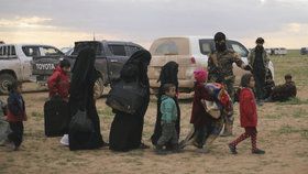 Německo přijme děti teroristů ISIS. V syrských uprchlických táborech umírají