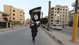 ISIS využívá požár jako novou zastrašující metodu, ohně ničí 11 iráckých provincií.