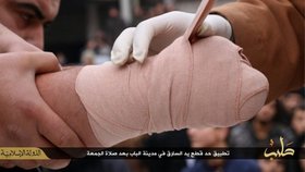 ISIS sdílela odporné fotografie mučení a trestání vlastních lidí!