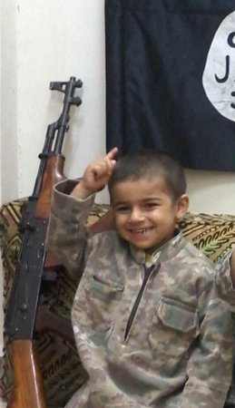 Chlapec strávil 3 roky v zajetí ISIS.