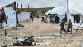V severosyrském uprchlickém táboře Hawl jsou deseti tisíce lidí včetně dcer australského džihádisty, (ilustrační foto).