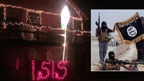 Santa Claus močí na ISIS, takovou vánoční výzdobu má na domku jeden Američan.
