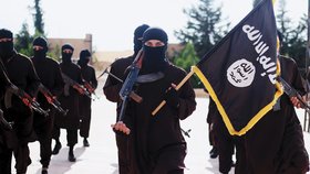 Bojovníci teroristické organizace ISIS.