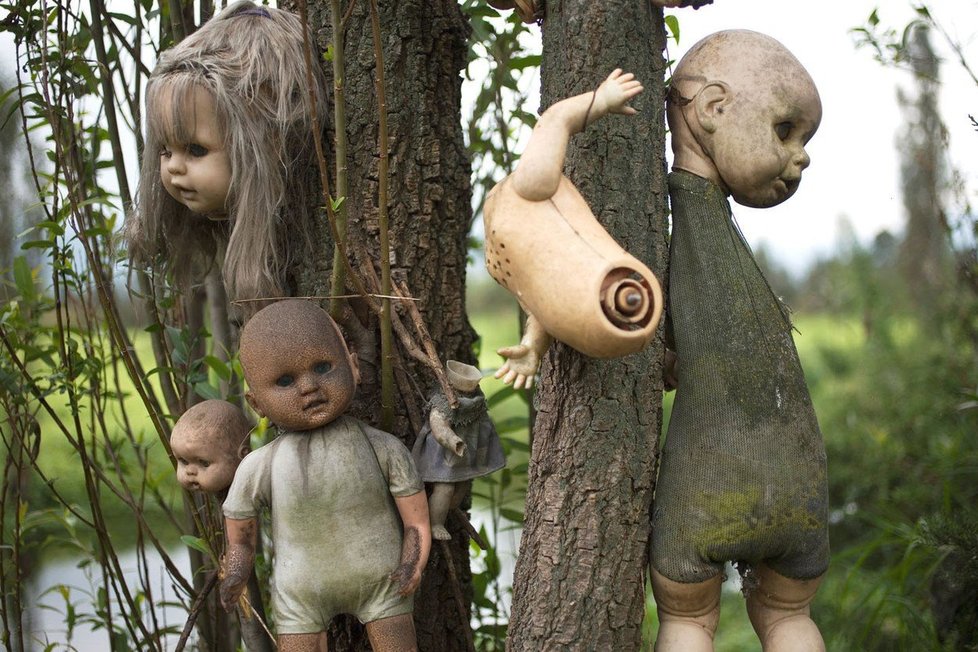 Strašidelný mexický ostrov panenek Isla de las Muñeca Strašidelný mexický ostrov panenek Isla de las Muñeca