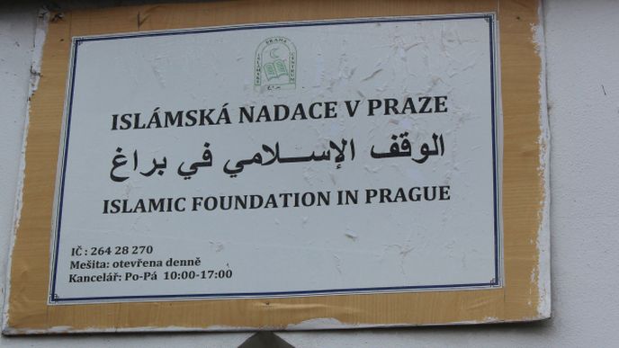 Islámské centrum a mešita na Černém Mostě v Praze.