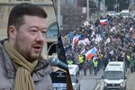 Kolem pěti stovek lidí se sešlo v poledne na Staroměstském náměstí v Praze na demonstraci proti islámu v Česku. K účastníkům promluvil i poslanec Tomio Okamura, který vyzýval, aby se Česko bránilo.