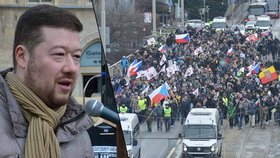 Kolem pěti stovek lidí se sešlo v poledne na Staroměstském náměstí v Praze na demonstraci proti islámu v Česku. K účastníkům promluvil i poslanec Tomio Okamura, který vyzýval, aby se Česko bránilo.