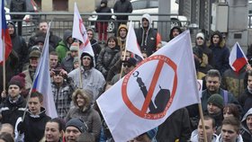 Na Staroměstském náměstí v Praze se 31. ledna scházeli účastníci protiislámské demonstrace a následného pochodu městem.