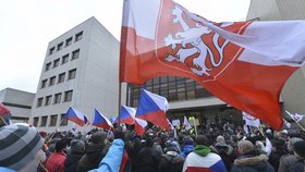 Na Staroměstském náměstí v Praze se 31. ledna scházeli účastníci protiislámské demonstrace a následného pochodu městem.