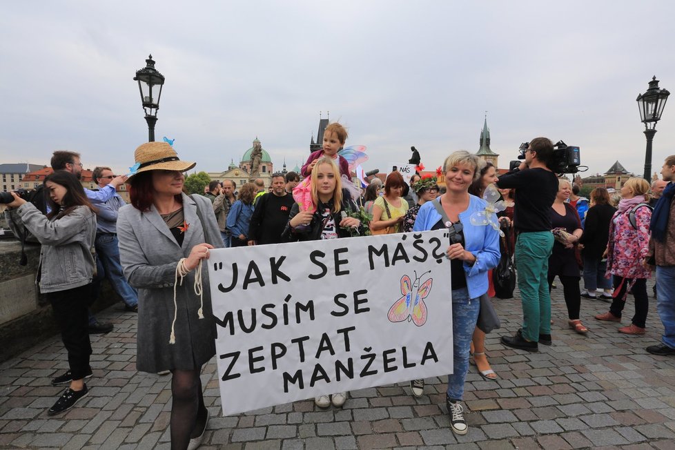 Tichý pochod žen proti útisku v islámu v Praze (19. srpna 2015)