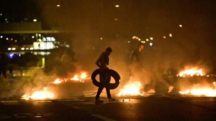 Demonstrace ve švédském Malmö rozpoutalo veřejné spálení koránu