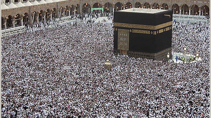 Muslimové v Mekce - obcházení Káby
