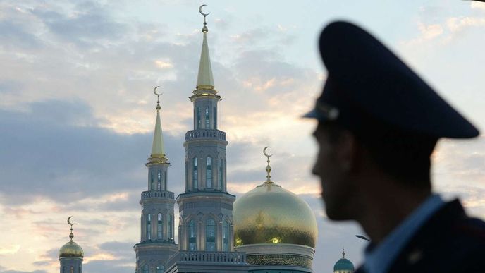 Půlměsíc nad kremelskými věžemi aneb Kam zmizely miliony Rusů? Půlměsíc nad kremelskými věžemi aneb Kam zmizely miliony Rusů?