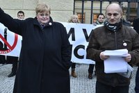 Kdo je muž, který v Česku burcuje proti islámu: Docent, radikál a provokatér!