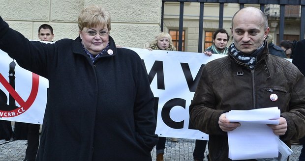 Kdo je muž, který v Česku burcuje proti islámu: Docent, radikál a provokatér!
