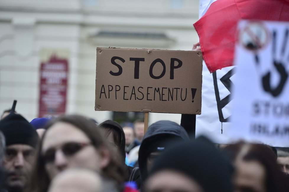 Lednová demonstrace Islám v ČR nechceme v Praze na Hradčanech