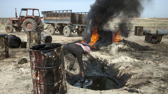 Příjmy islamistů v Sýrii z ropy dramaticky klesají