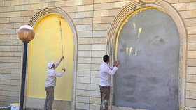 Islamisté přetírají původní fresky