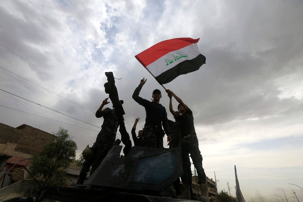 Do Mosulu přijel slavit irácký premiér, islamisté už jsou skoro poraženi