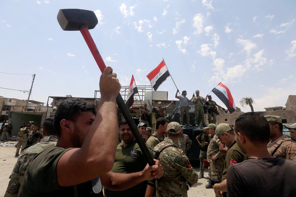 Boj o Mosul, irácká armáda slaví úspěch (2017).