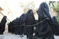 Alláh zapovídá anál. A další pravidla z příručky ISIS pro sex s otrokyněmi