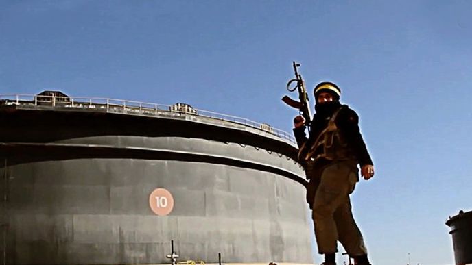 IS stráží ropný zásobník v Libyi.