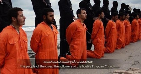 Všech 21 koptských křesťanů islamisté bez milosti podřízli, rybáři prý byli „křižáci“.