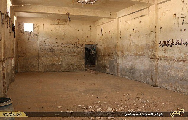 Vězení Tadmor bylo dějištěm hrůzného masakru tisíců vězňů dne 27. června 1980 po pokusu o atentát na tehdejšího prezidenta Hafeza al-Assada islamistickým Muslimským bratrstvem.