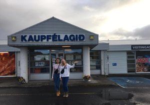 Češky na Islandu pracovaly v obchodě.