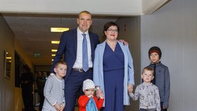 Nově zvolený prezident Islandu Gudni Jóhannesson s rodinou